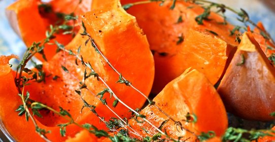 Запеченная тыква с травами