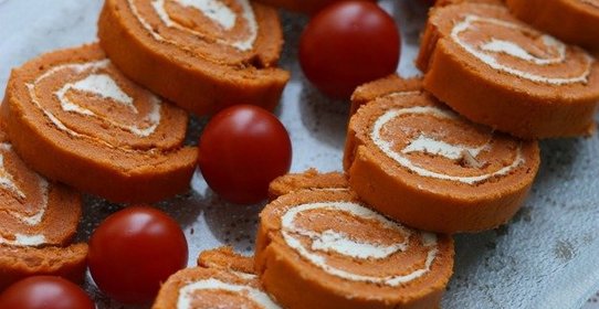 Томатные рулетики со сливочным сыром