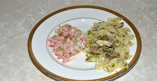 Макароны Бантики с фаршем и зеленью