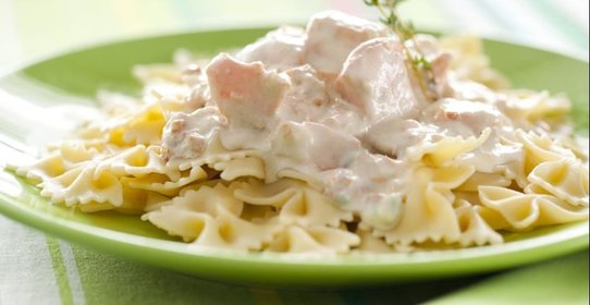 Паста с лососево-сырным соусом