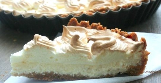 Нежная творожная запеканка с безе