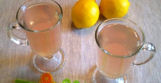 Розово-лимонный напиток