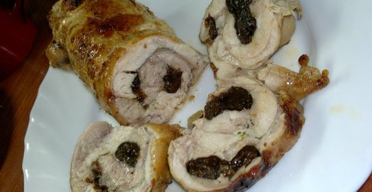 Рулет из цыпленка корнишон с черносливом