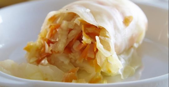 Жгучие маринованные голубцы с овощами