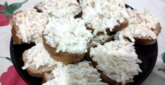 Сырная паста с чесноком