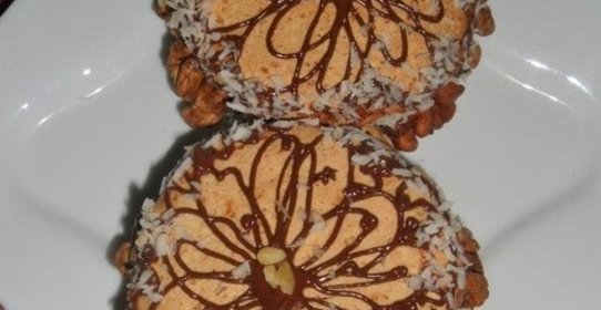 Бисквитные кексы «Бархатцы» с грецким орехом и нутеллой