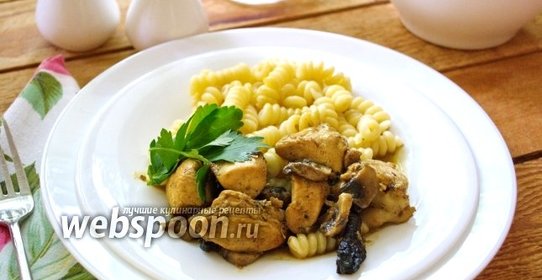 Курица с грибами и черносливом в соевом соусе с карри