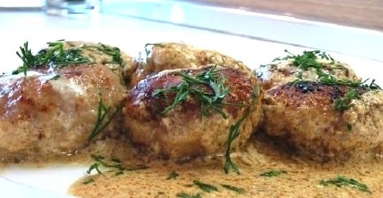 Биточки в сметанном соусе