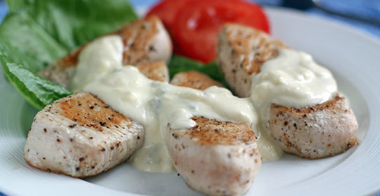 Филе индейки с соусом из голубого сыра