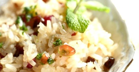 Индийский рис с кедровыми орешками и изюмом