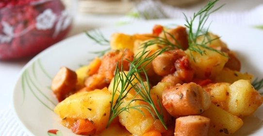 Тушеная картошка с сосиской