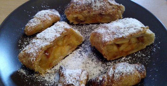 Яблочный штрудель с курагой