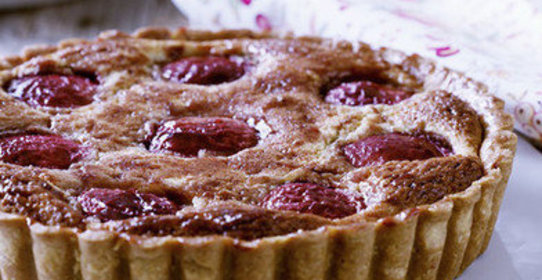 Пирог с нектарином и коричневым сахаром