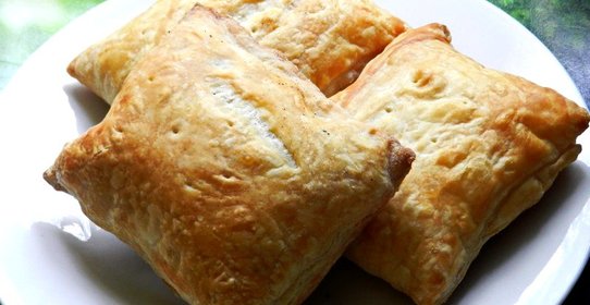 Слойки с мясом и грибами