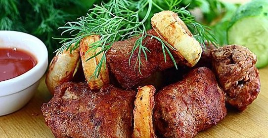 Шашлык на гриле в томатном соке