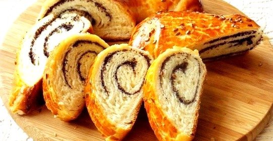 Рогалик с маком