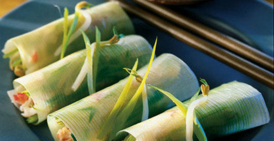 Рулетики из порея с крабовым мясом