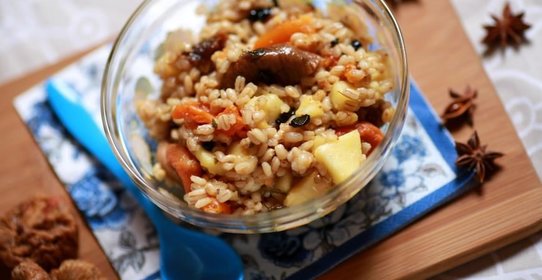 Манник с яблоком