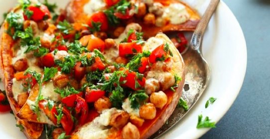 Печеный сладкий картофель с нутом