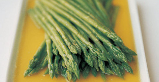 Спаржа в ароматизированном сливочном масле
