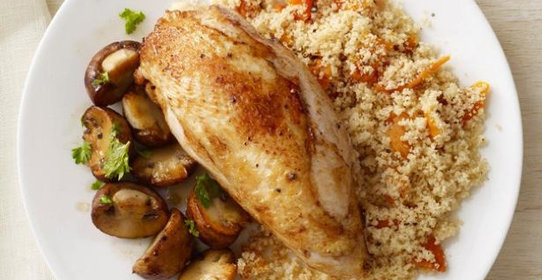 Куриная грудка с кускусом