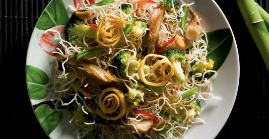 Хрустящая вермишель с овощами