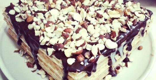 Вафельный торт с орехами и кокосом