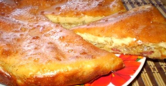 Пирог с капустой и колбасками