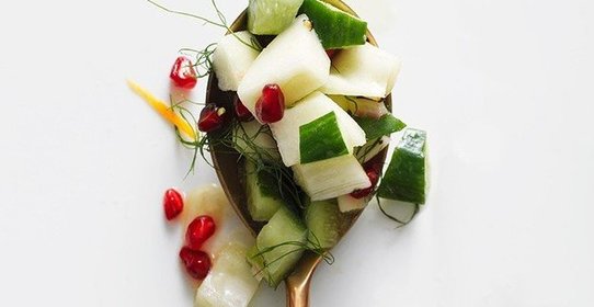 Салат с огурцом, фенхелем и грушей