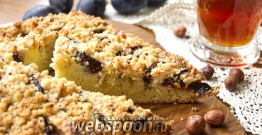 Пирог со сливами и фундуком