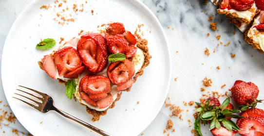 Клубничный торт без запекания