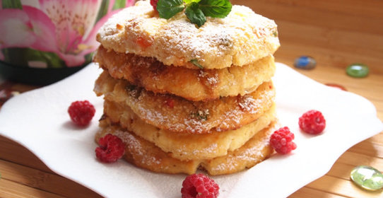 Пирог с творогом и ягодами