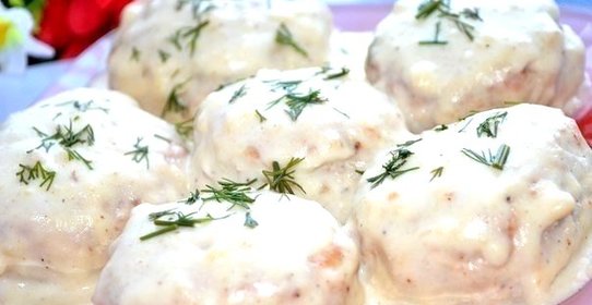 Фрикадельки в молочном соусе