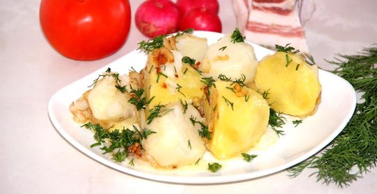 Отварной картофель с луком