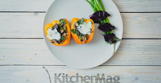 Фаршированные перцы с грибами и кабачком
