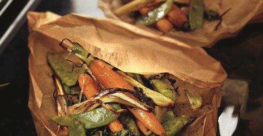 Овощи, запеченные в пергаменте