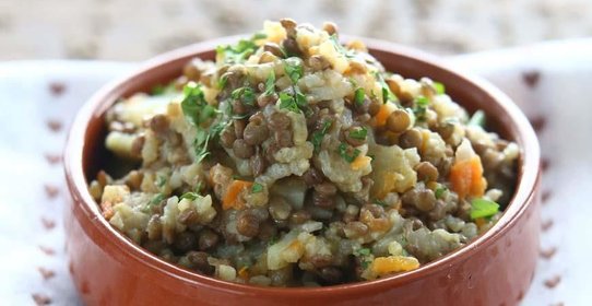 Плов с чечевицей и овощами