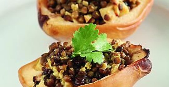 Айва, фаршированная чечевицей