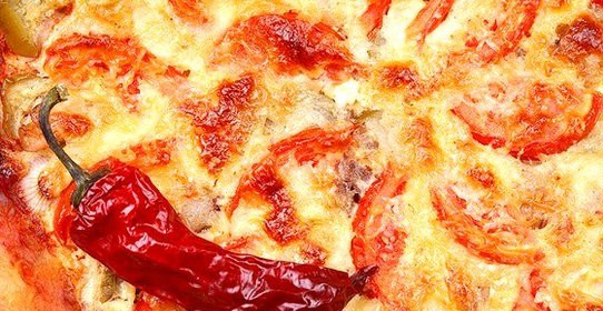 Пирог с жареными томатами, базиликом и сыром