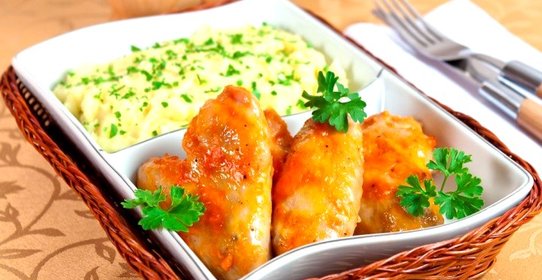 Куриные крылышки, запеченные в розовом соусе