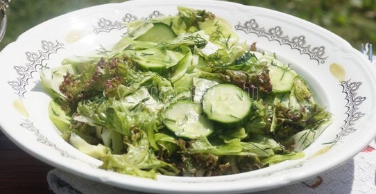 Салат с капустой и огурцом