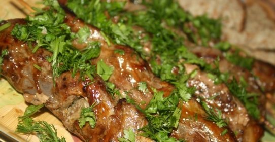 Шашлычки из печени в жировой сетке