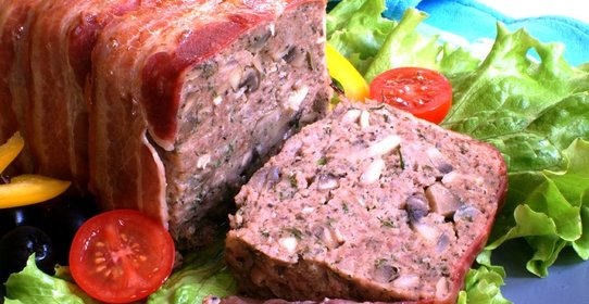 Террин из телятины с грибами и беконом