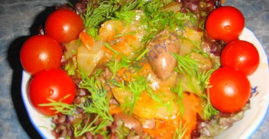 Капуста тушеная с куриными сердечками