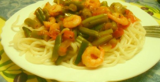 Спагетти с креветками и стручковой фасолью