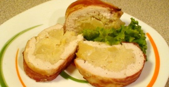 Мясной рулет с грушей