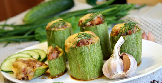 Овощные «башенки» с курицей и сыром