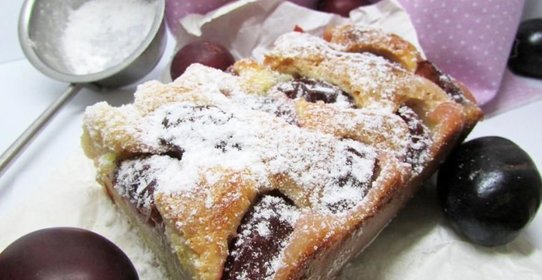 Пирог с маскарпоне и сливой