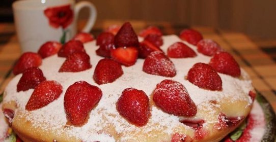 Пирог с клубникой