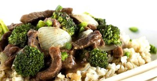 Жареная говядина с брокколи и имбирем